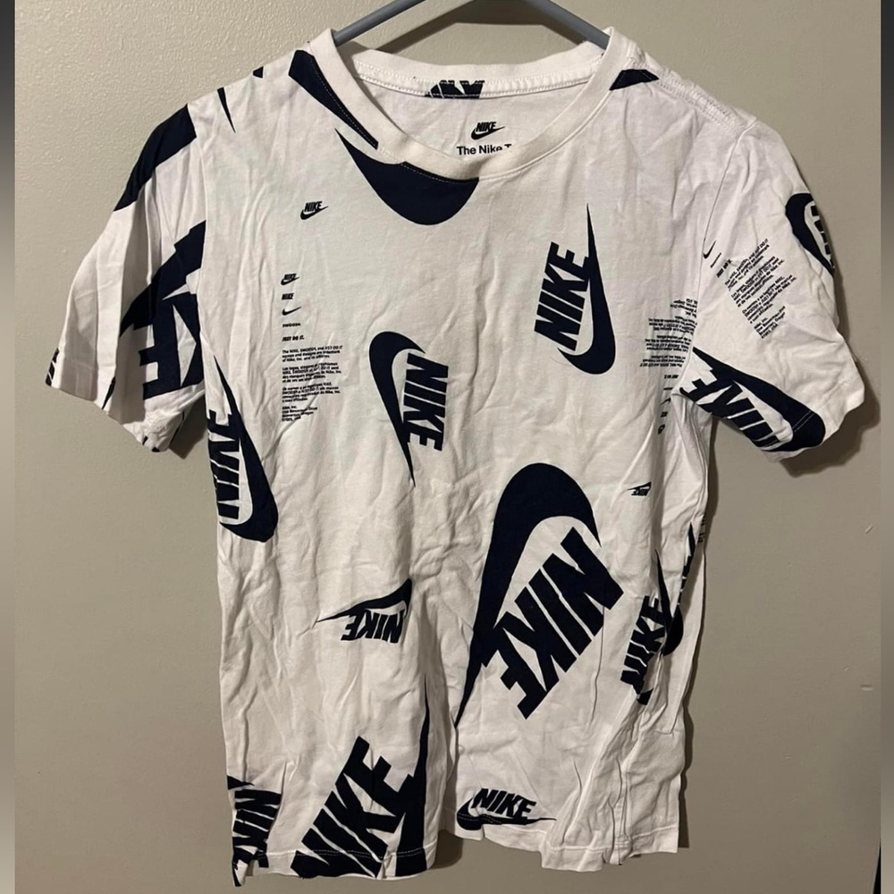 BOYS NIKE T SHIRT